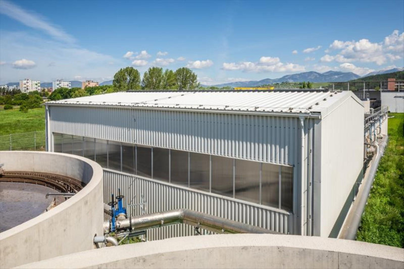 SK000342 SLOVTAN CONTRACT TANNERY